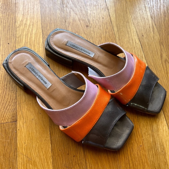 About Arianne Sybille Sandal in Cancun - Picture 1 of 4